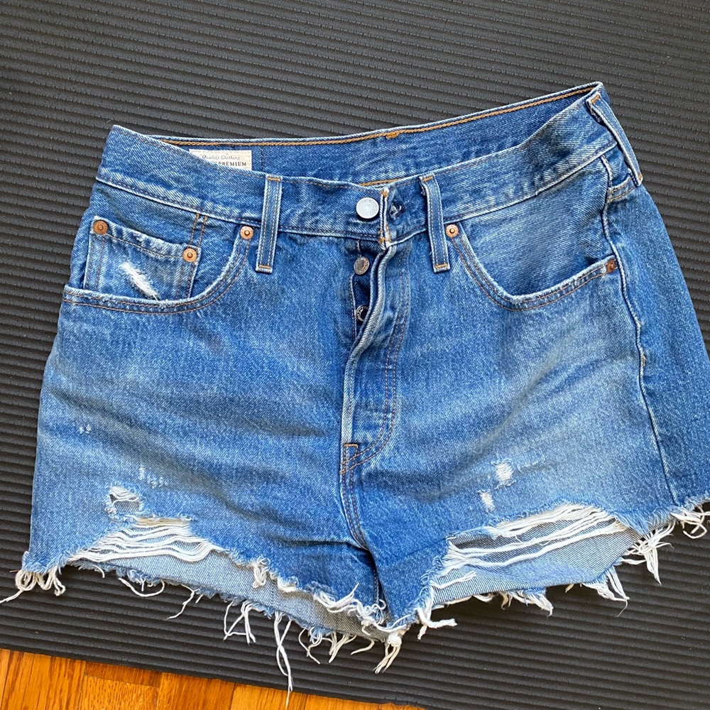 Levi’s 501 High Waisted Denim Shorts size 29